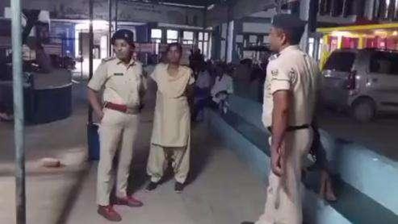 वैशाली: हाइवा की ठोकर से युवक की मौत, ग्रामीणों ने सड़क पर शव रखकर किया हंगामा
