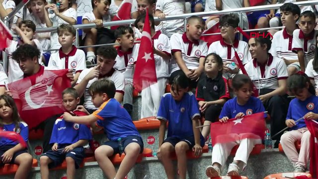 İBB Başkanı Ekrem İmamoğlu, Spor Okulları ve Kulüpleri Destekliyor