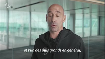 Le président de la Fédération espagnole s'excuse d'avoir embrassé sur la bouche Hermoso