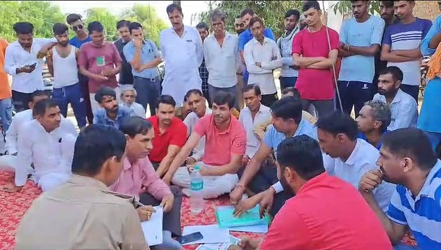 कांग्रेस के पार्षदों ने टंकी पर चढक़र लगाए लगाया नारा, भ्रष्टाचार से पीलीबंगा बचाओ
