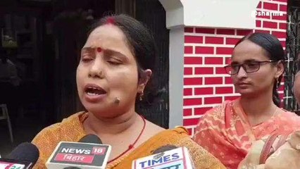 भागलपुर: महिला पार्षदों ने स्वास्थ्य प्रभारी को भेंट की चुड़ियां, जानें वजह