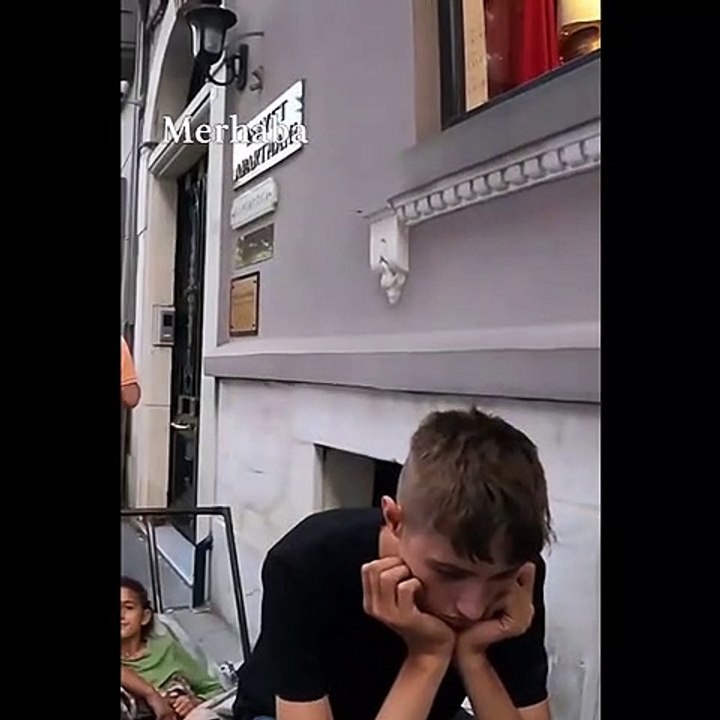 İzzet Çapa kağıt toplayıcısı çocuğun o görüntül...
