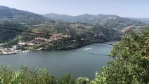 Meios aéreos abastecem no Douro