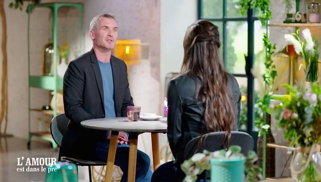 L'amour est dans le pré 2023 : un candidat craque complètement, Karine Le Marchand est sous le choc !