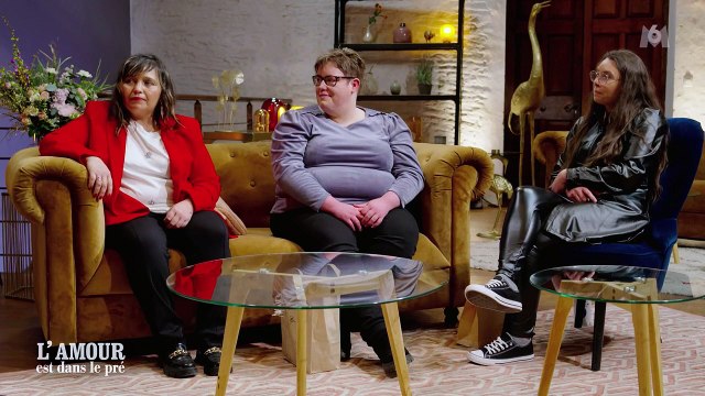 Karine Le Marchand fond en larmes dans L'Amour est dans le pré sur M6.