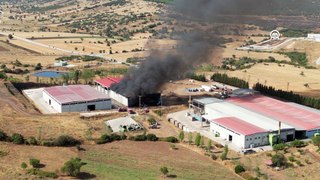 Manisa'da Katı Atık Bertaraf Tesisinde Çıkan Yangına Müdahale Ediliyor!