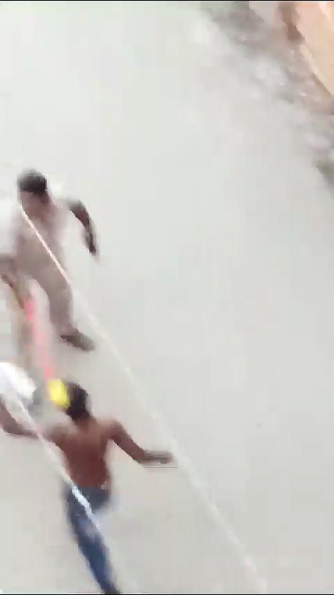 Viral Video: சென்னையில் போலீசை ஓட ஓட விரட்டிய கஞ்சா ஆசாமிகள்; லத்தி இருந்தும் ஓட்டம் பிடித்த காவலர்