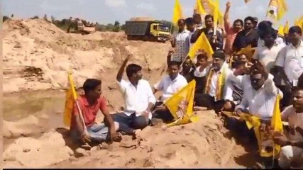 శ్రీకాకుళం జిల్లా: ‘‘వందలాది లారీలతో... నది గర్భంలో ఇసుక తవ్వ‌కాలు’’