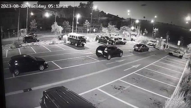 Video e frikshme, momenti kur X6-ta fluturon nga rruga mbi digën e liqenit të Tiranës