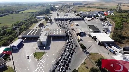 De longues files de véhicules se sont formées à Kapıkule et Kapitan Andreevo lors du voyage de retour des expatriés