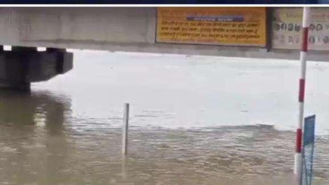 उन्नाव में खतरे के निशान के ऊपर बह रही गंगा नदी, किसानों की फसलें हुईं खराब