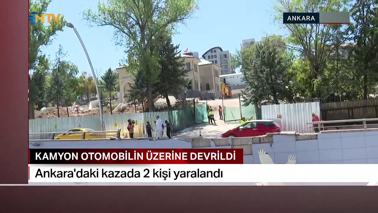 Le camion-pelle est tombé sur la voiture dans le passage souterrain : 2 blessés