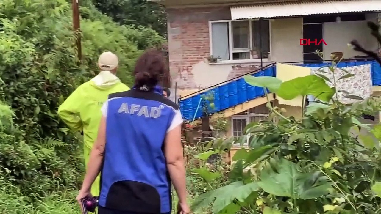 Maisons évacuées après un glissement de terrain à Çayeli, Rize