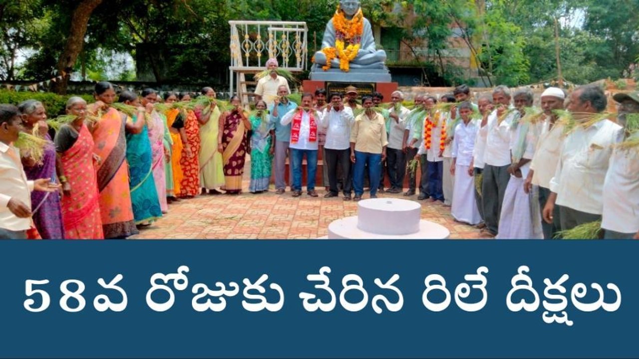 నాగర్ కర్నూల్: గడ్డి తింటూ స్కూల్ స్వీపర్ల వినూత్న నిరసన