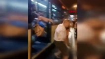 Tartıştığı bebekli kadını tartaklayan yolcu otobüsten yaka paça indirildi