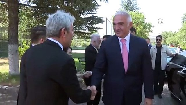 Kültür ve Turizm Bakanı Mehmet Nuri Ersoy, Tamer Karadağlı'nın müdür olduğu Devlet Tiyatroları'nı ziyaret etti