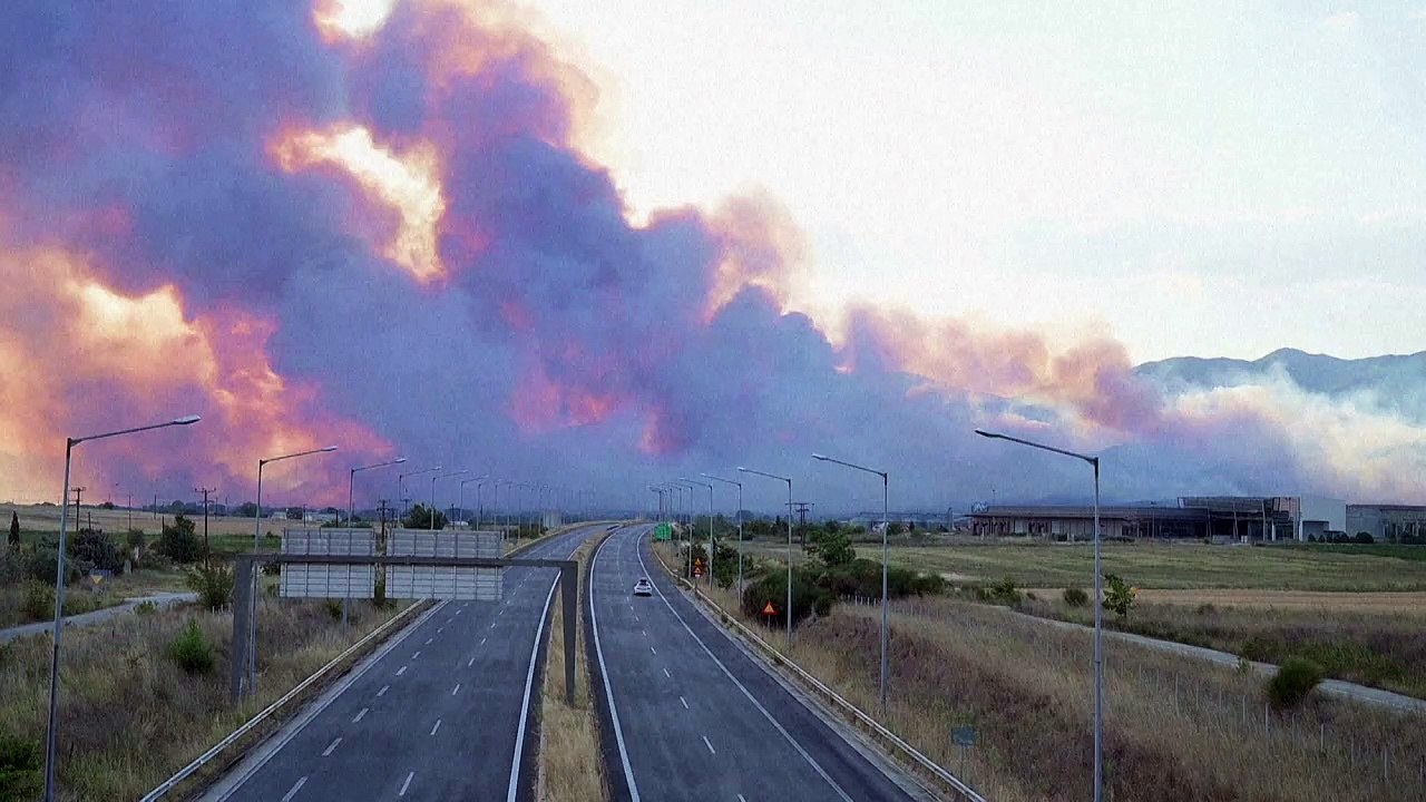 Feuer in griechenland: offenbar 18 migranten ums leben gekommen