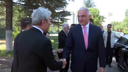 Le ministre de la Culture et du Tourisme, Mehmet Nuri Ersoy, a visité les théâtres d'État dont Tamer Karadağlı est le directeur.