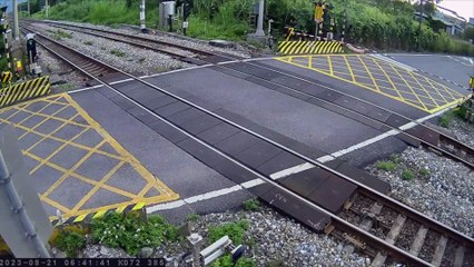 Un automobiliste ivre force un passage à niveau