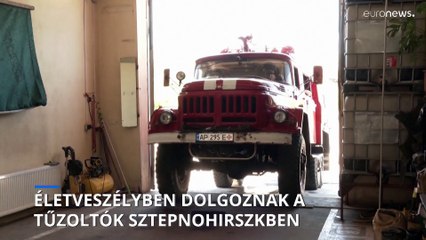 Életveszélyben dolgoznak a tűzoltók az ukrajnai Sztepnohirszkben