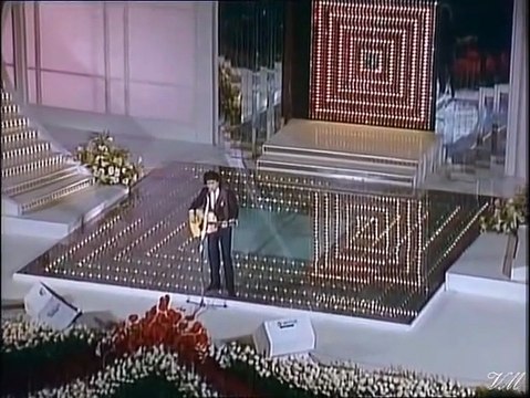 Toto Cutugno chante L'Italiano