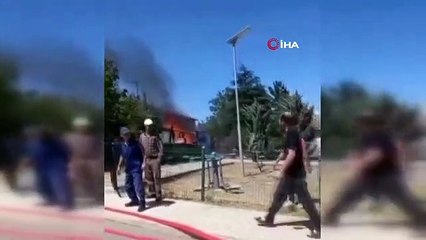 Un bidonville d'Ankara livré aux flammes