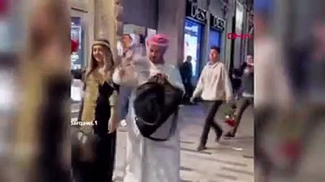 İstiklal Caddesi'nde para saçan kişi gözaltına alındı