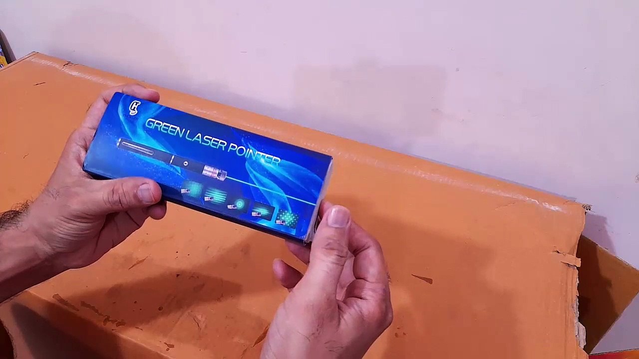 Unboxing and Review of 5 in 1 Green Laser Pointer Pen Beam with Adjustable Cap to Change Projected Design