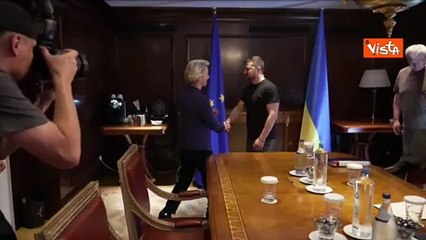 Le immagini dell'incontro tra Von Der Leyen e Zelensky ad Atene