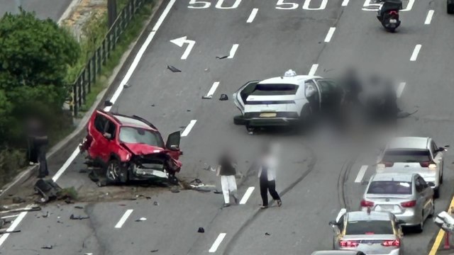 서울 강서구청 앞에서 5중 추돌 사고...5명 중·경상 / YTN