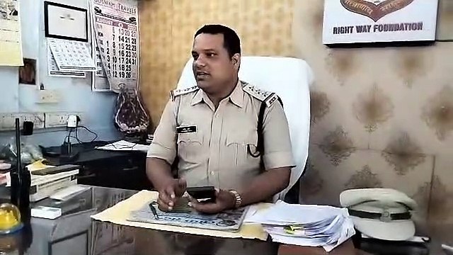 Thieves broke into the liquor shop and took away 3 lakh 60 thousand