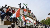 ما القرار التصعيدي الذي اتخذه مجلس السلم والأمن بشأن النيجر؟