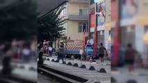 Kağıt toplayıcılar Kocaeli'de dehşet saçtı! Zabıtayı dövdüler...