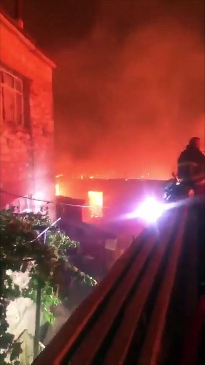 Çanakkale'de büyük yangın: 'Alevler merkez ilçeye bağlı Yağcılar Köyü'ne ulaştı'