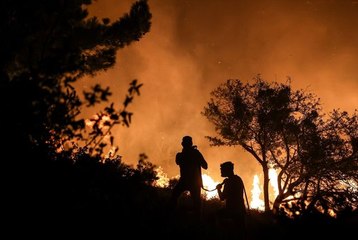 AFAD: Çanakkale'deki yangına bin 489 personel, 8 uçak, 26 helikopter sevk edildi