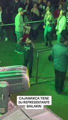 Niño baila canción de Corazón Serrano y sube al escenario