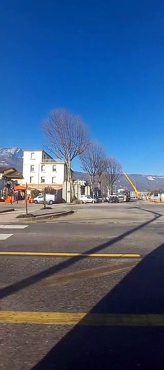 Échirolles Commune Française située dans le département de l'Isère, en région Auvergne-Rhône-Alpes  (86)