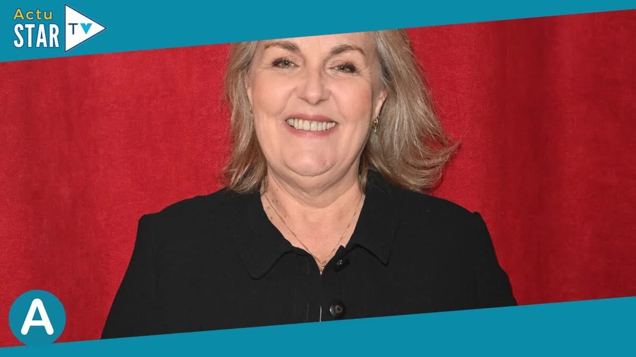 Valérie Damidot folle de son compagnon Régis  elle partage une photo de lui totalement nu, plongée