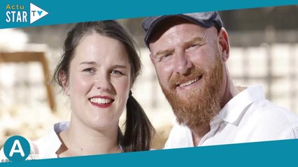 Lucile L’amour est dans le pré très amoureuse  ce cadeau de Jérôme qu’elle garde précieusement