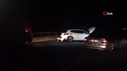 Tekirdağ'da Trafik Kazası: Sürücü Yön Tabelasına Çarptı, Ölümün Eşiğinden Döndü