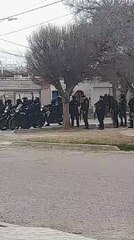 Policías y vándalos en Las Heras 22-08-23