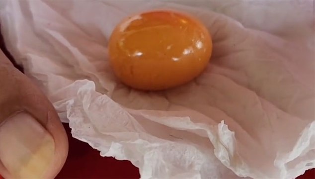Người phụ nữ phát hiện viên ngọc trai Melo quý hiếm khi đang ăn ốc