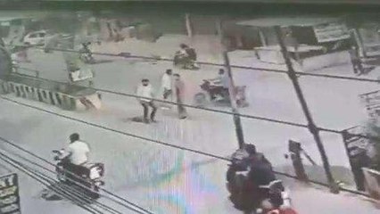 जबलपुर: विहिप नेता के घर पर हुआ पथराव, घटना का CCTV VIDEO वायरल