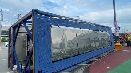 충북 청주서 과산화수소 실은 탱크로리 전복...1명 부상 / YTN