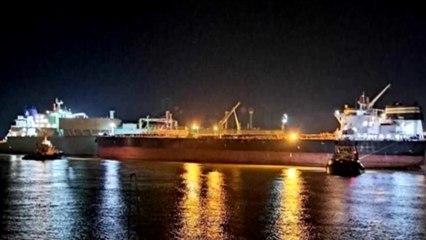 مصر.. نجاح تعويم سفينة تعطلت في المجرى الملاحي لقناة السويس  #العربية