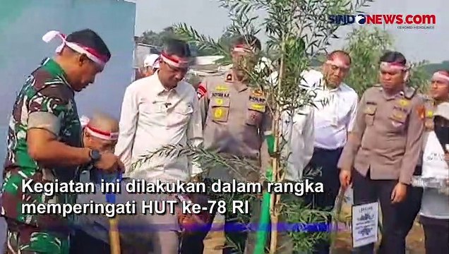 Pj Gubernur DKI Heru Budi-Kapolda Metro Jaya Tanam Pohon di Bantaran Kali Jakbar