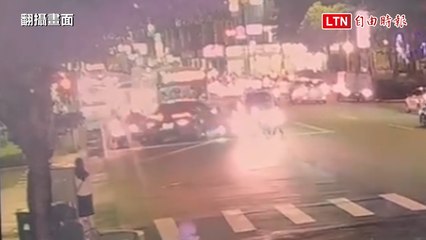 BMW駕駛疑癲癇發作逆向撞7車 命危騎士脫險
（翻攝畫面）