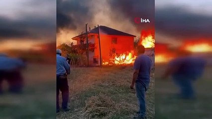 Kastamonu’da çıkan yangında ev, samanlık ve römork yandı