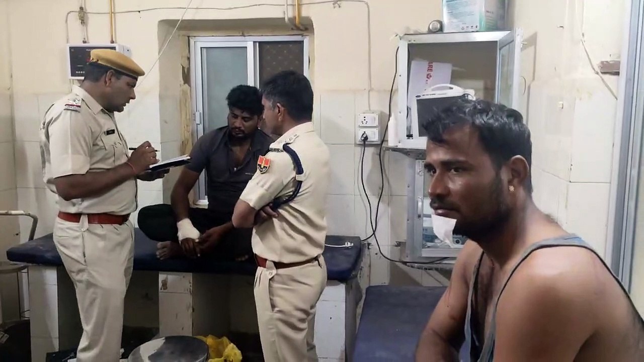 बजरी के अवैध खनन को लेकर ​भिड़े दो गुट, एक युवक को डम्पर से कुचला