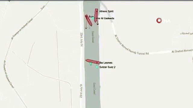 Süveyş Kanalı'nda LNG yüklü tanker karaya oturdu